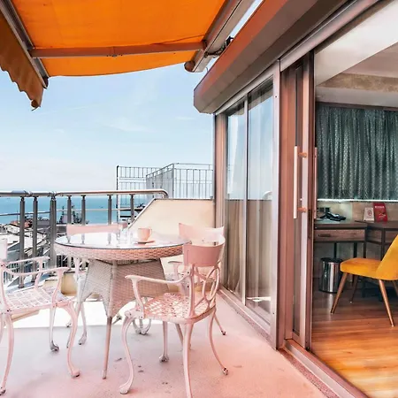 Castle Franco 酒店 2*