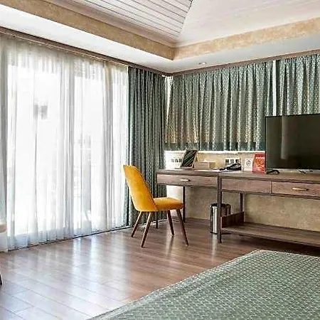 Castle Franco מלון 3*